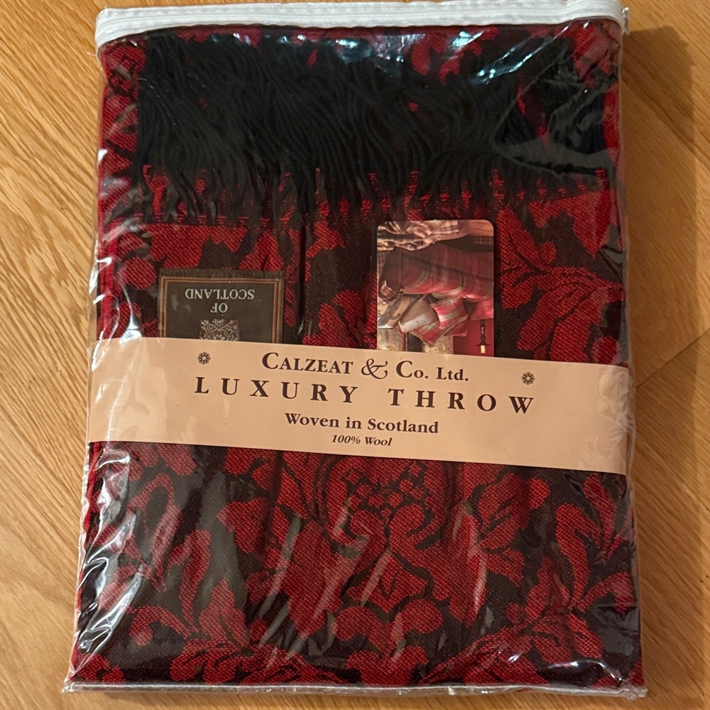 Calzeat Luxury Red and Black Wool Throw